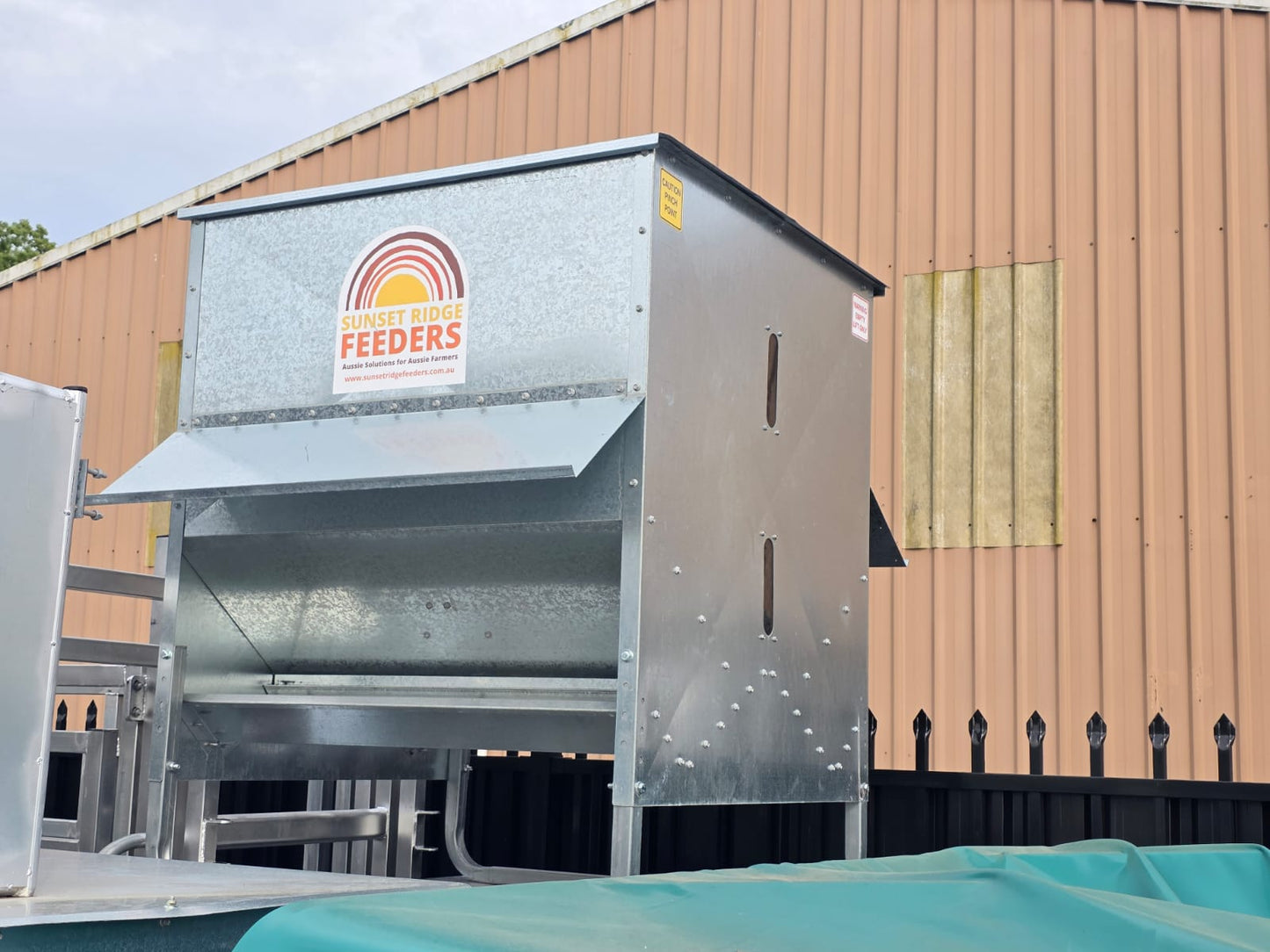 1200 Lick Feeder